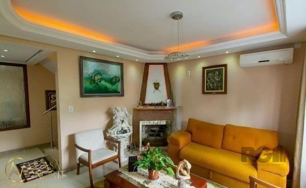 Casa à venda com 4 quartos, 315m², 1 suíte, 3 vagas, Rua Conselheiro Brusque no bairro Jardim Itu em Porto Alegre