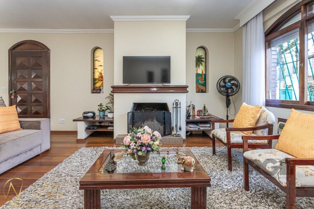 Casa à venda com 3 quartos, 147m², 1 suíte, 3 vagas, Rua Congo no bairro Vila Ipiranga em Porto Alegre