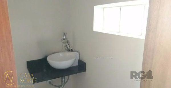 Casa à venda com 2 quartos, 151m², 1 suíte, 2 vagas, Rua Hugo Nelson Magalhaes no bairro Parque Santa Fé em Porto Alegre
