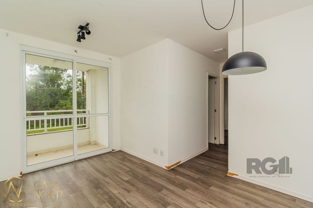 Apartamento à venda com 2 quartos, 46m², 1 suíte, 1 vaga, Rua Airton Ferreira da Silva no bairro Farrapos em Porto Alegre