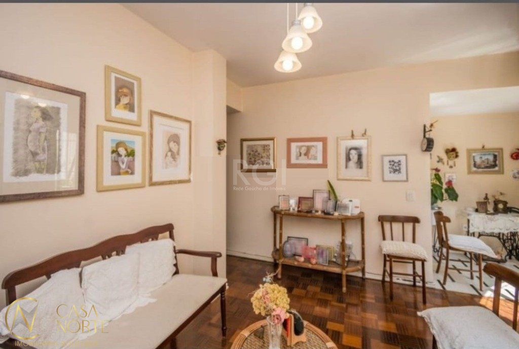 Apartamento à venda com 1 quarto, 61m², Rua Duque de Caxias no bairro Centro Histórico em Porto Alegre
