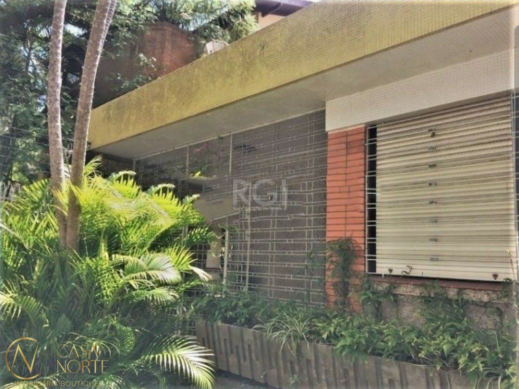 Casa à venda com 3 quartos, 280m², 1 suíte, 4 vagas, Rua Silveiro no bairro Menino Deus em Porto Alegre
