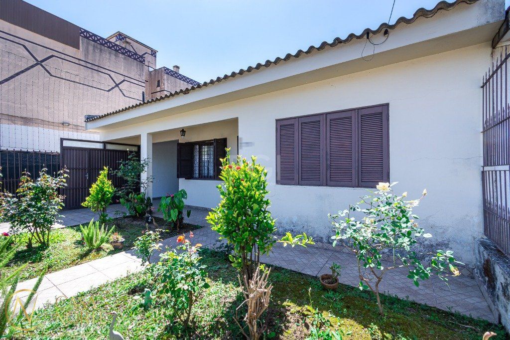 Casa à venda com 3 quartos, 148m², 3 vagas, Avenida Circular no bairro Vila Jardim em Porto Alegre