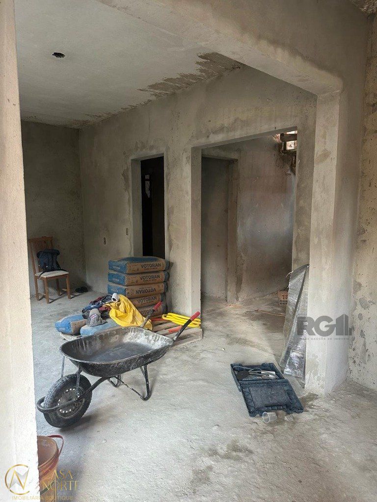 Casa à venda com 3 quartos, 200m², 2 vagas, Rua Azevedo Sodré no bairro Passo da Areia em Porto Alegre