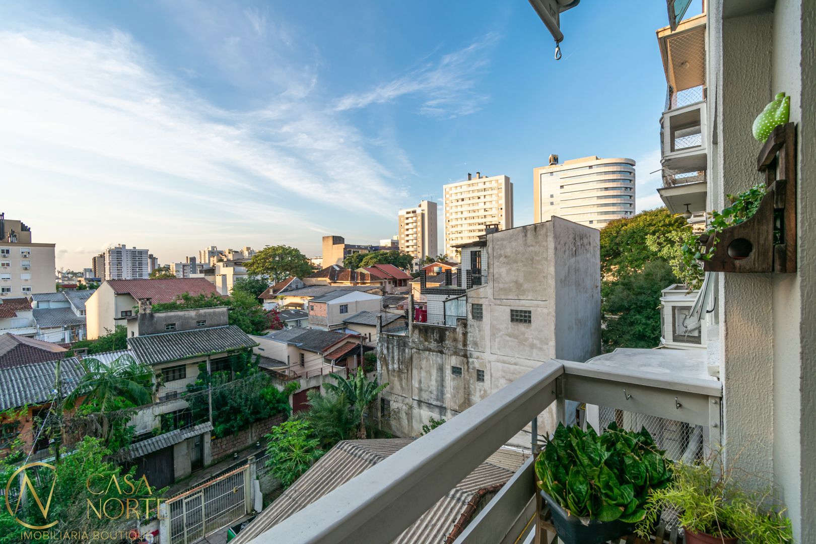 Apartamento à venda com 3 quartos, 77m², 1 vaga, Avenida João Wallig no bairro Passo da Areia em Porto Alegre
