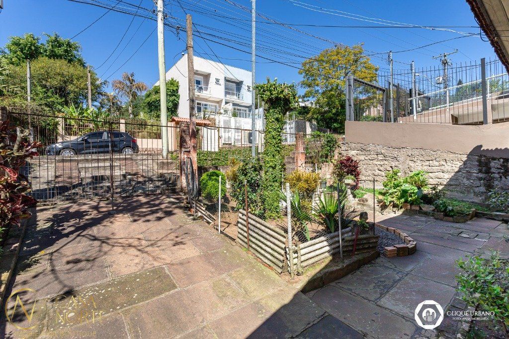 Casa à venda com 2 quartos, 80m², 2 vagas, Rua Liberal no bairro Tristeza em Porto Alegre