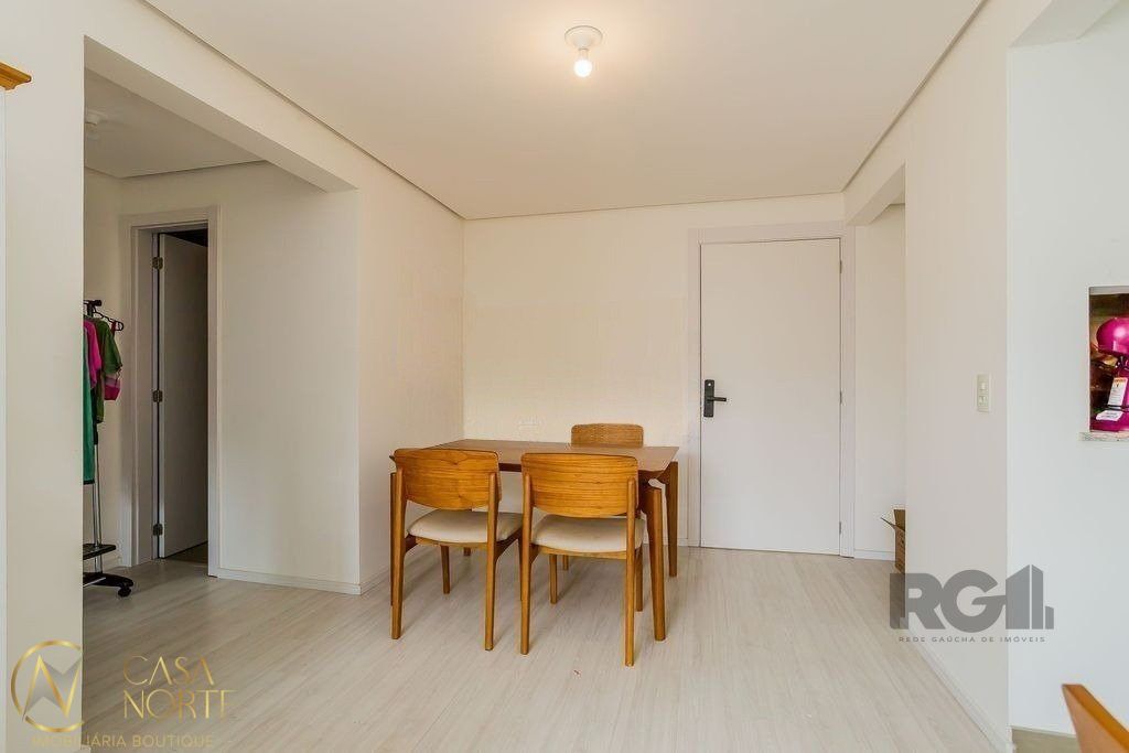 Apartamento à venda com 2 quartos, 67m², 1 suíte, 1 vaga, Praça Doutor Gastão Santos no bairro Passo da Areia em Porto Alegre