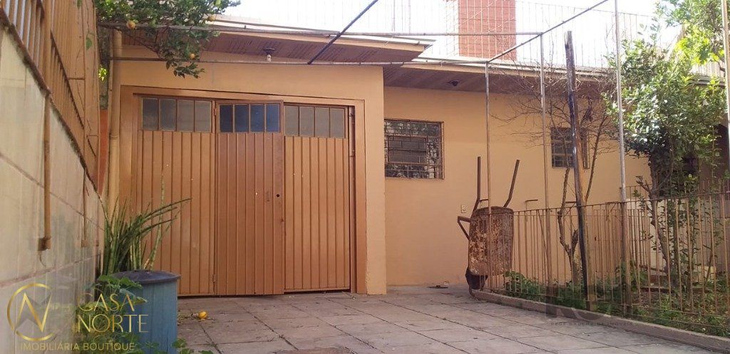 Casa à venda com 4 quartos, 284m², 1 suíte, 4 vagas, Travessa Davi José Estrela no bairro Sarandi em Porto Alegre