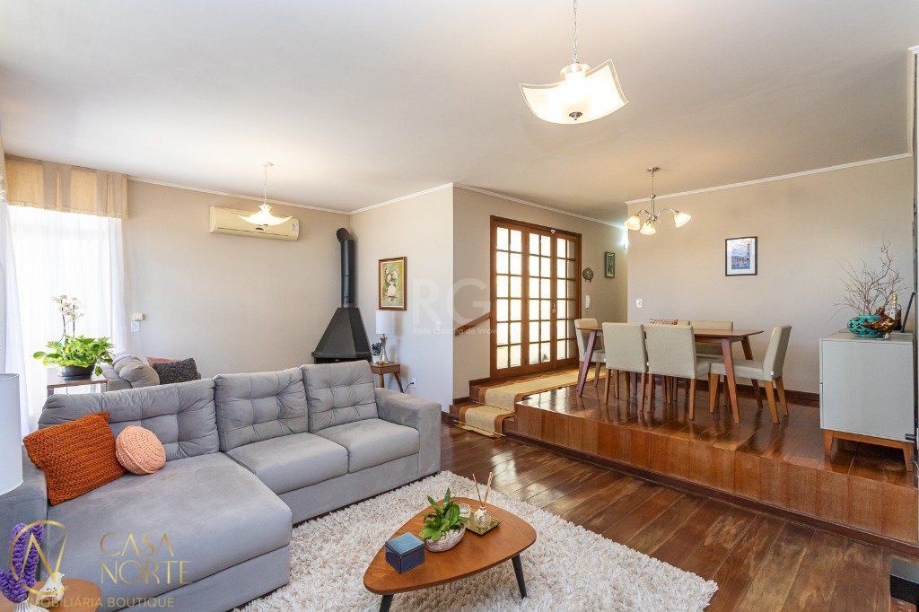 Casa à venda com 3 quartos, 234m², 1 suíte, 3 vagas, Rua Artigas no bairro Petrópolis em Porto Alegre