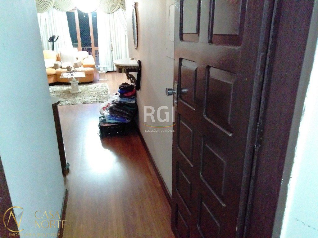 Cobertura à venda com 3 quartos, 323m², 1 suíte, Avenida Bento Gonçalves no bairro Partenon em Porto Alegre