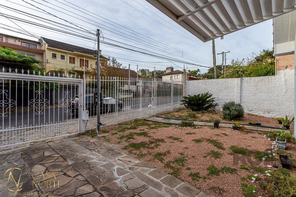 Casa à venda com 3 quartos, 157m², 1 suíte, 4 vagas, Rua Angelo Crivellaro no bairro Jardim do Salso em Porto Alegre
