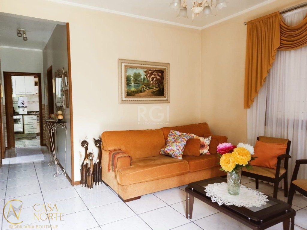 Casa à venda com 4 quartos, 230m², 1 suíte, 2 vagas, Rua Paul Harris no bairro Jardim Itu em Porto Alegre