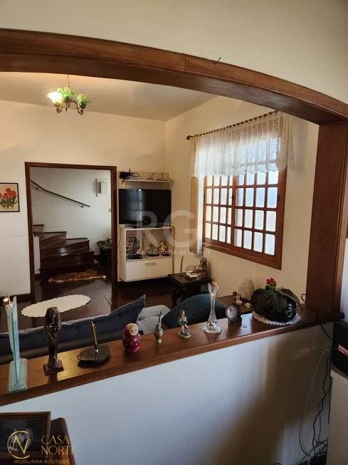 Casa à venda com 3 quartos, 150m², 2 suítes, 3 vagas, Rua Nunes Machado no bairro Azenha em Porto Alegre