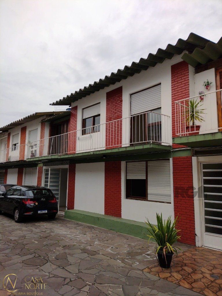 Casa de Condomínio à venda com 3 quartos, 88m², 1 suíte, 3 vagas, Rua Jatai no bairro Cristal em Porto Alegre