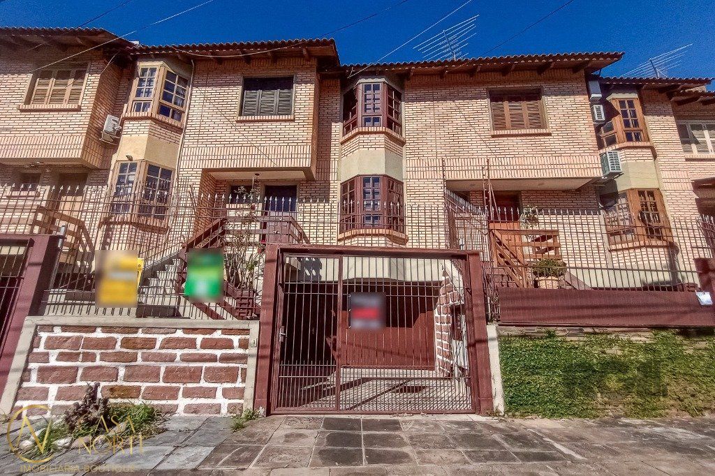 Casa à venda com 3 quartos, 130m², 1 suíte, 2 vagas, Rua Heitor Manganelli no bairro Jardim Itu em Porto Alegre