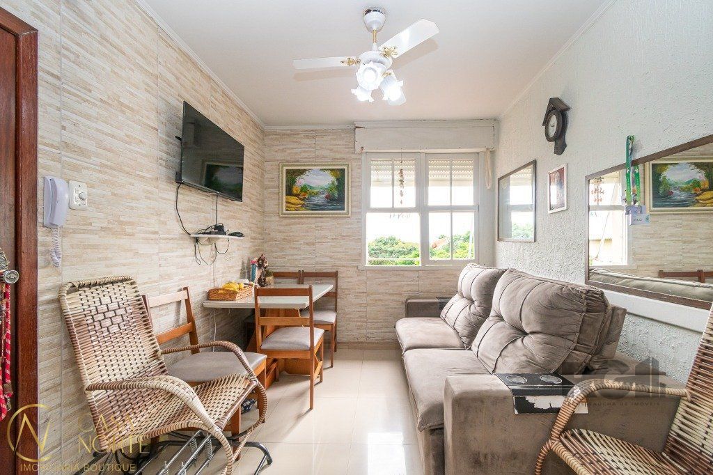 Apartamento à venda com 2 quartos, 49m², 1 vaga, Rua Moyses Antunes da Cunha no bairro Santo Antônio em Porto Alegre