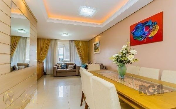 Apartamento à venda com 3 quartos, 170m², 1 suíte, 1 vaga, Rua Mucio Teixeira no bairro Menino Deus em Porto Alegre