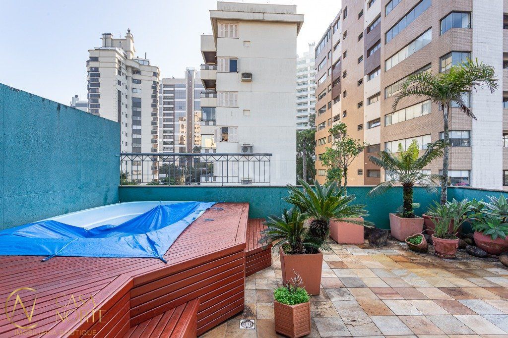 Cobertura à venda com 3 quartos, 203m², 1 suíte, 2 vagas, Rua Cabral no bairro Rio Branco em Porto Alegre