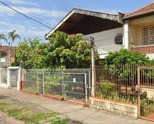 Casa à venda com 5 quartos, 398m², 3 vagas, Rua Adão Baino no bairro Cristo Redentor em Porto Alegre