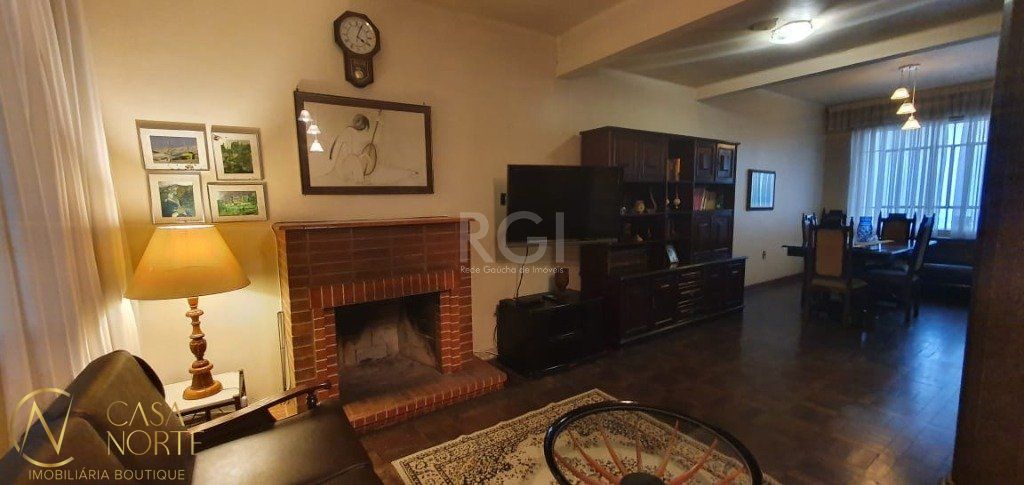 Casa à venda com 3 quartos, 156m², 1 suíte, 2 vagas, Rua Sinimbu no bairro Petrópolis em Porto Alegre