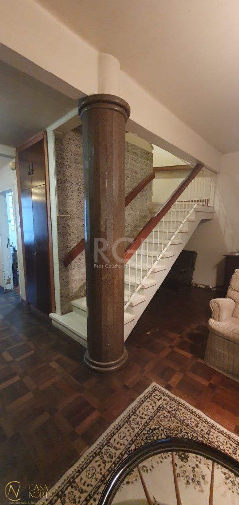 Casa à venda com 3 quartos, 156m², 1 suíte, 2 vagas, Rua Sinimbu no bairro Petrópolis em Porto Alegre