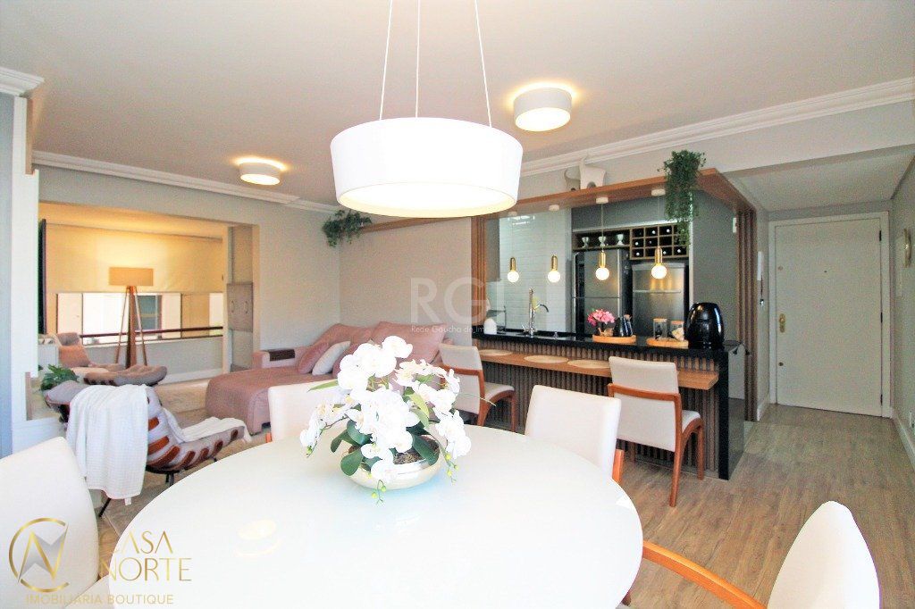 Apartamento à venda com 3 quartos, 126m², 1 suíte, 1 vaga, Rua Sinimbú no bairro Petrópolis em Porto Alegre