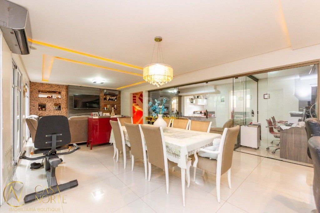 Casa de Condomínio à venda com 4 quartos, 446m², 4 suítes, 4 vagas, Rua Attílio Bilibio no bairro Jardim Carvalho em Porto Alegre