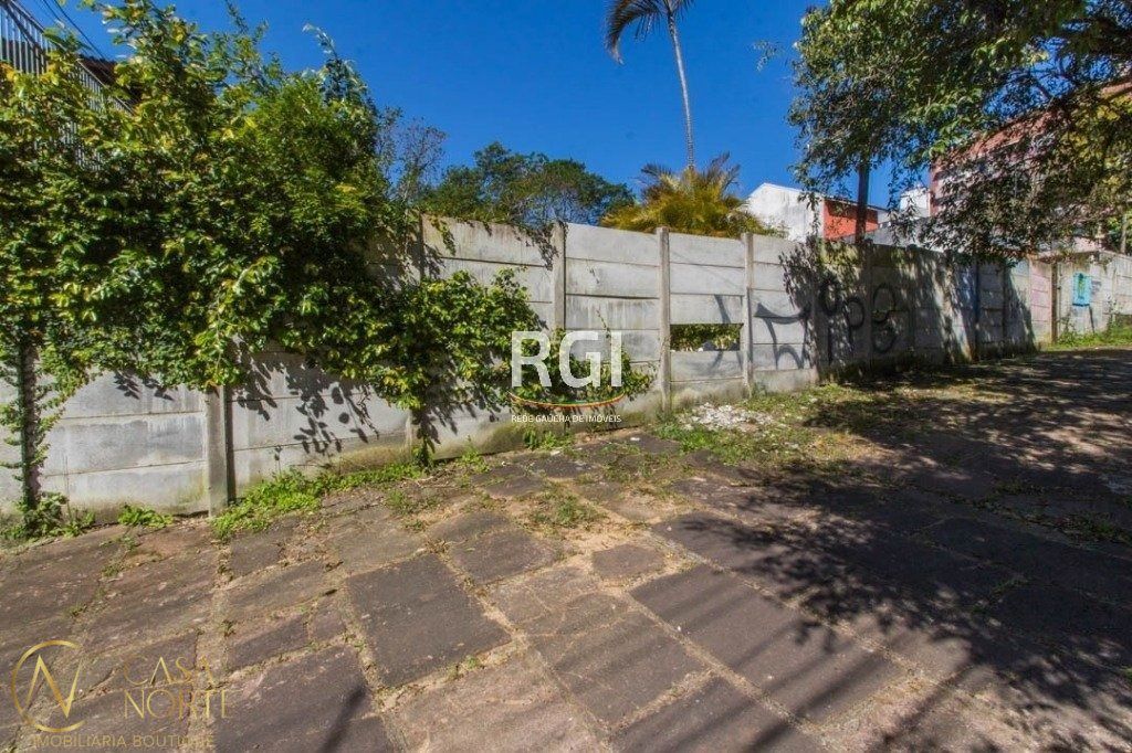 Terreno à venda  com 363m², Avenida Teixeira Mendes no bairro Chácara das Pedras em Porto Alegre