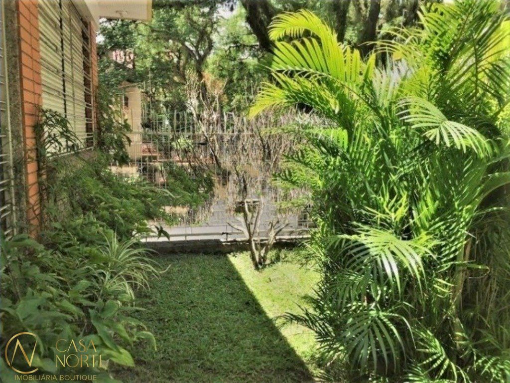 Casa à venda com 3 quartos, 280m², 1 suíte, 4 vagas, Rua Silveiro no bairro Menino Deus em Porto Alegre