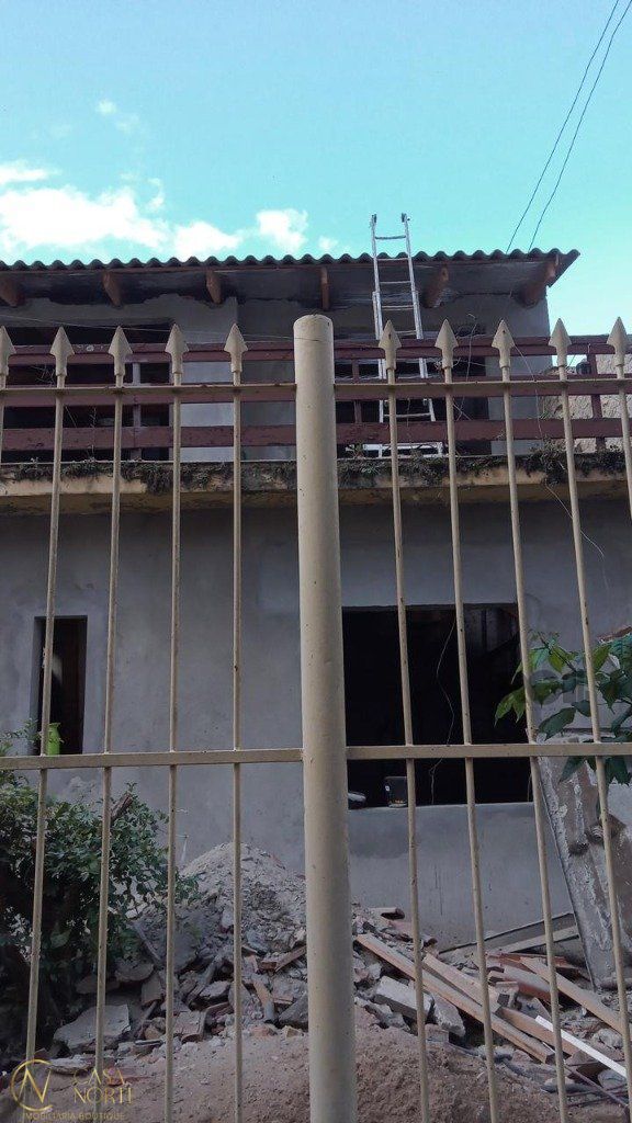 Casa à venda com 3 quartos, 200m², 2 vagas, Rua Azevedo Sodré no bairro Passo da Areia em Porto Alegre