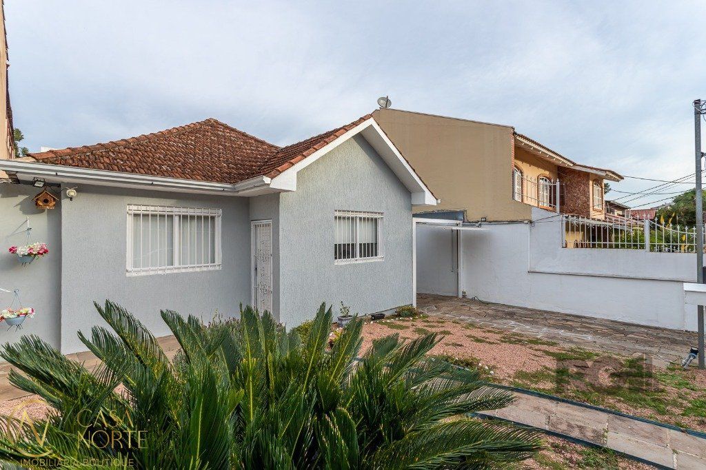 Casa à venda com 3 quartos, 157m², 1 suíte, 4 vagas, Rua Angelo Crivellaro no bairro Jardim do Salso em Porto Alegre