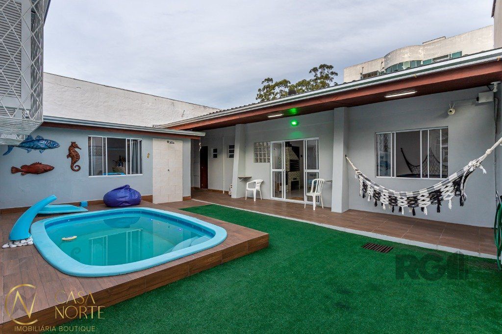 Casa à venda com 3 quartos, 157m², 1 suíte, 4 vagas, Rua Angelo Crivellaro no bairro Jardim do Salso em Porto Alegre
