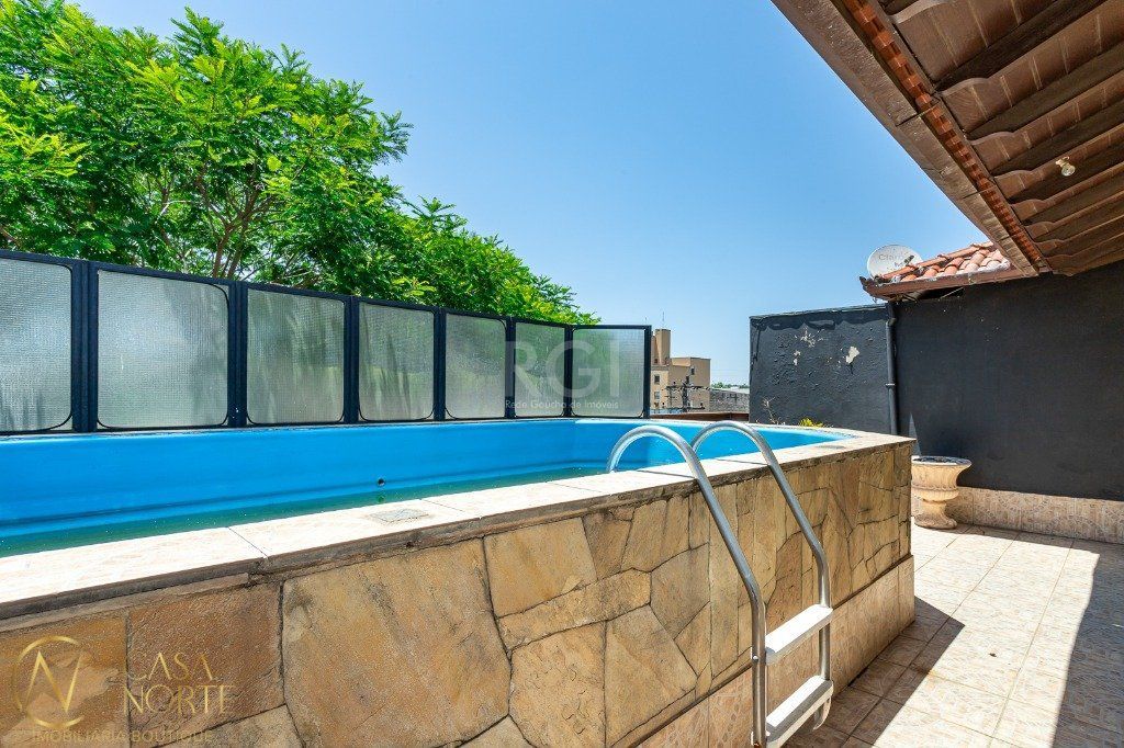 Cobertura à venda com 3 quartos, 314m², 1 suíte, 2 vagas, Praça Doutor Nelson Renck no bairro Sarandi em Porto Alegre