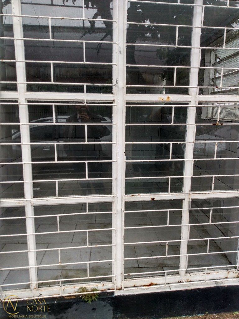 Casa à venda com 4 quartos, 293m², 1 suíte, 3 vagas, Rua Delegado Grant no bairro Santana em Porto Alegre