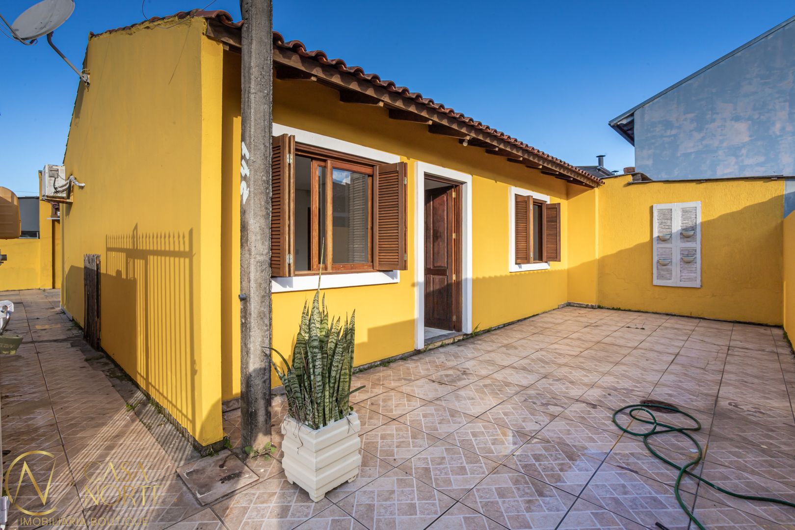 Casa à venda com 2 quartos, 71m², 3 vagas, Rua Mário Vieira Marques no bairro Hípica em Porto Alegre
