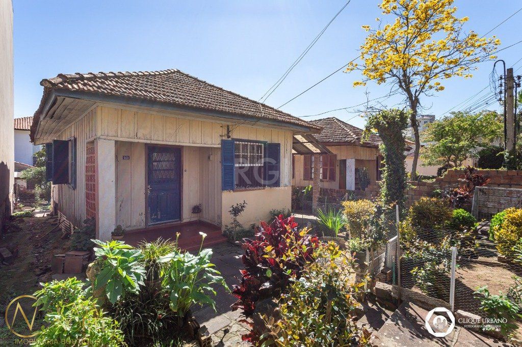 Casa à venda com 2 quartos, 80m², 2 vagas, Rua Liberal no bairro Tristeza em Porto Alegre