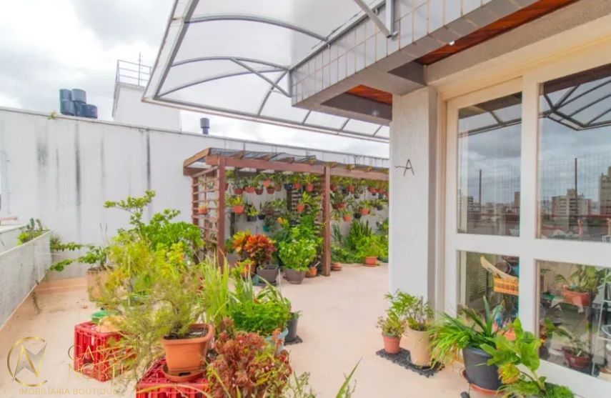 Cobertura à venda com 3 quartos, 203m², 1 suíte, 2 vagas, Rua Gonçalves Dias no bairro Menino Deus em Porto Alegre