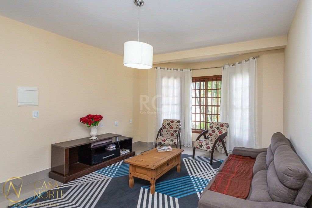Casa à venda com 4 quartos, 170m², 2 suítes, 2 vagas, Rua Jayme Saul de Borba no bairro Espírito Santo em Porto Alegre