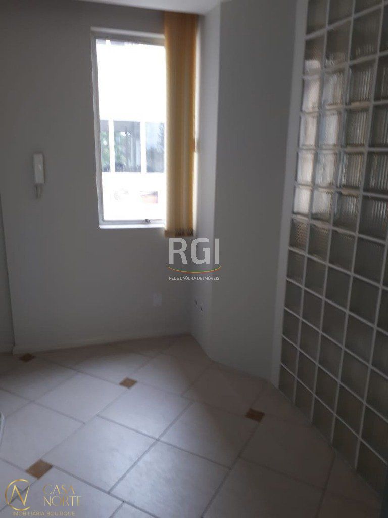 Sala Comercial à venda , 38m², 1 vaga, Rua João Guimaraes no bairro Santa Cecília em Porto Alegre