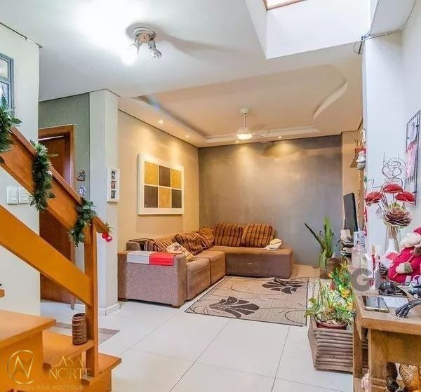 Casa à venda com 4 quartos, 296m², 3 suítes, 3 vagas, Rua Dona Firmina no bairro Partenon em Porto Alegre
