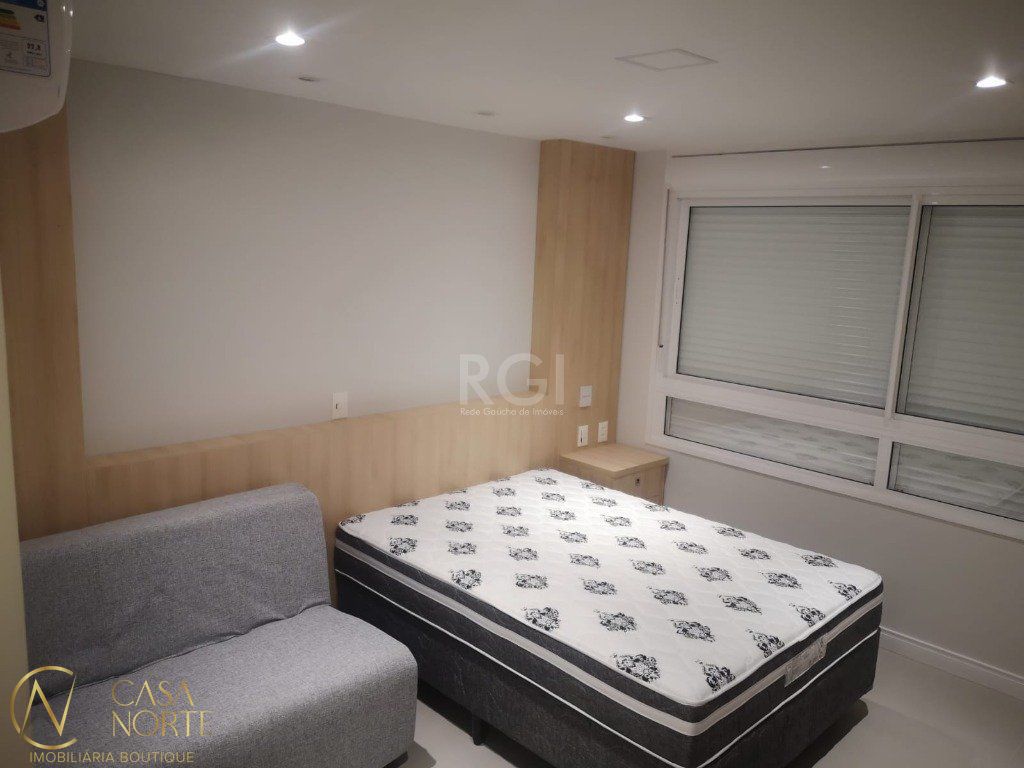 Kitnet à venda com 1 quarto, 27m², 1 vaga, Avenida dos Cubanos no bairro Partenon em Porto Alegre