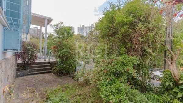 Casa à venda com 3 quartos, 220m², 2 vagas, Rua Visconde de Duprat no bairro Petrópolis em Porto Alegre