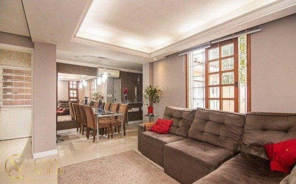Casa de Condomínio à venda com 4 quartos, 136m², 1 suíte, 2 vagas, Rua Tamandaré no bairro Camaquã em Porto Alegre