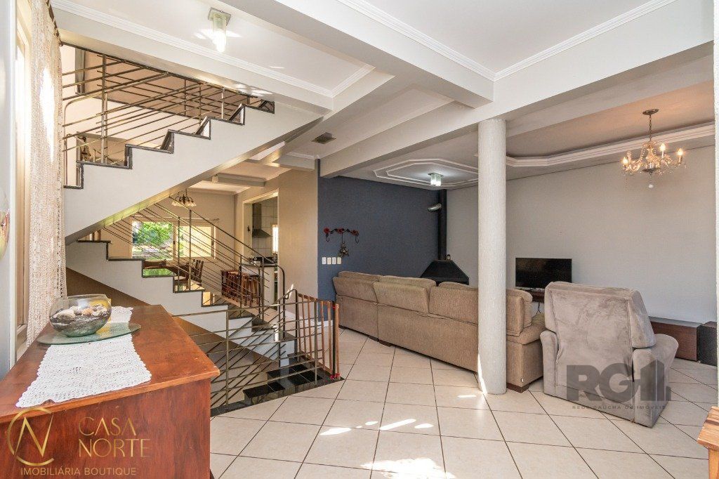 Casa à venda com 5 quartos, 379m², 4 suítes, 4 vagas, Rua Isidoro Trêssi no bairro Jardim  Botânico em Porto Alegre
