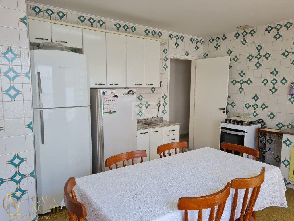 Casa à venda com 3 quartos, 188m², 1 suíte, 3 vagas, Rua Leite de Castro no bairro Jardim Itu em Porto Alegre