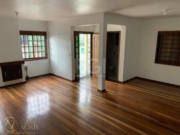 Casa à venda com 3 quartos, 183m², 1 suíte, 3 vagas, Rua Valparaiso no bairro Jardim  Botânico em Porto Alegre