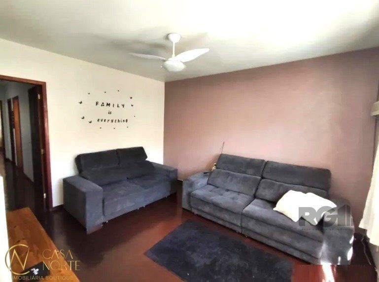 Casa à venda com 3 quartos, 276m², 3 vagas, Rua Ernesto Pellanda no bairro Vila Jardim em Porto Alegre