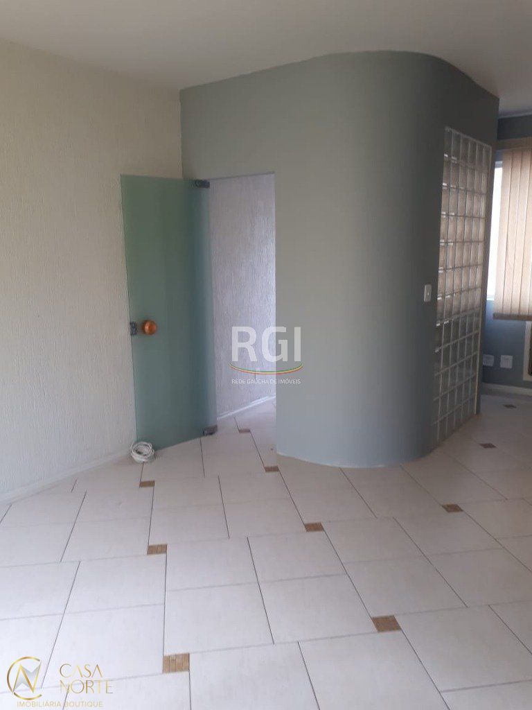 Sala Comercial à venda , 38m², 1 vaga, Rua João Guimaraes no bairro Santa Cecília em Porto Alegre