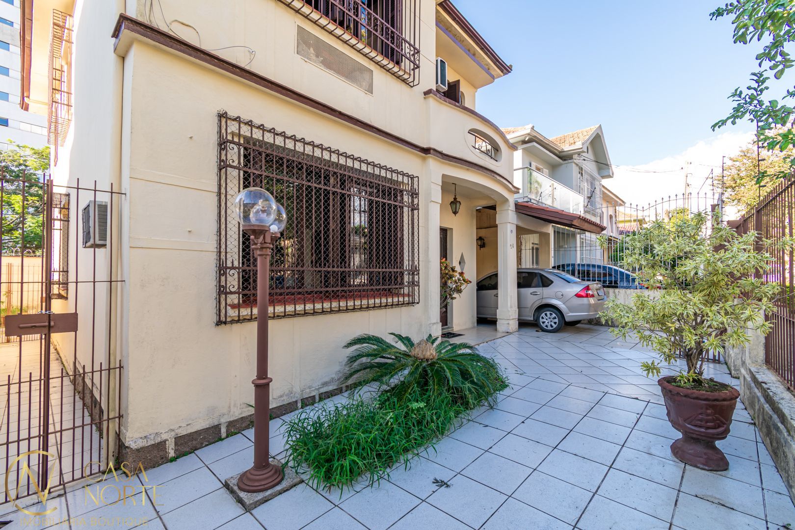 Casa à venda com 3 quartos, 160m², 1 suíte, 2 vagas, Rua Germano Hasslocher no bairro Azenha em Porto Alegre