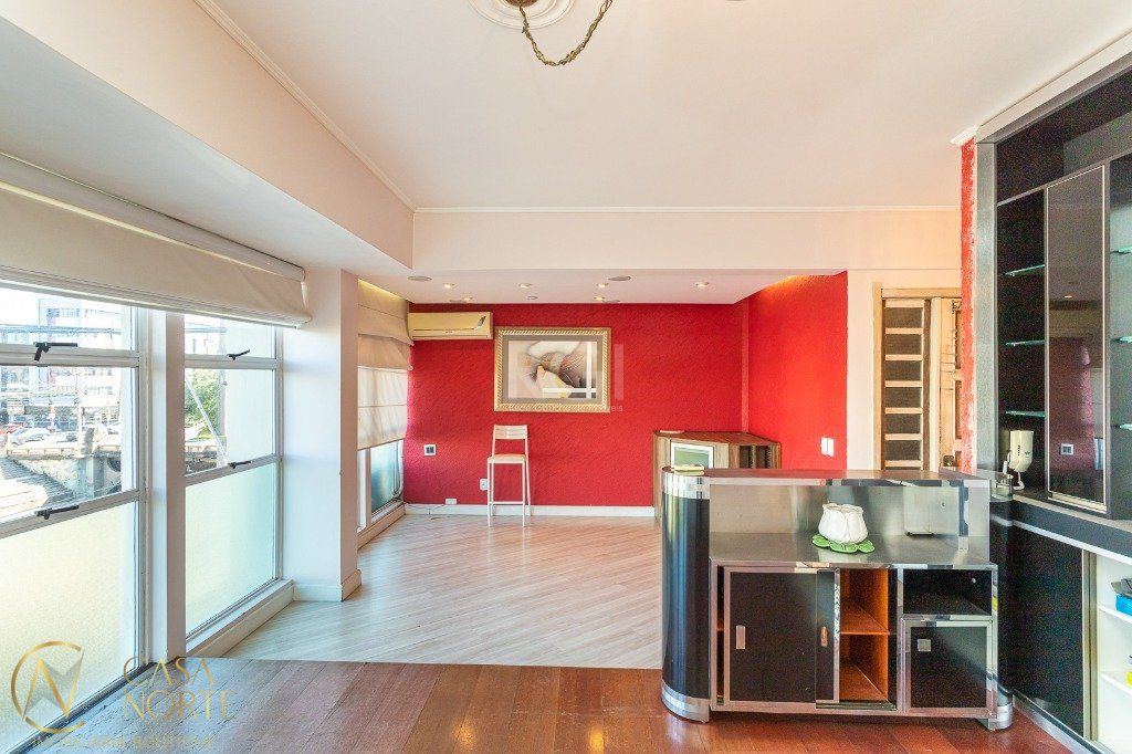 Apartamento à venda com 3 quartos, 125m², 1 suíte, 1 vaga, Avenida Ipiranga no bairro Menino Deus em Porto Alegre